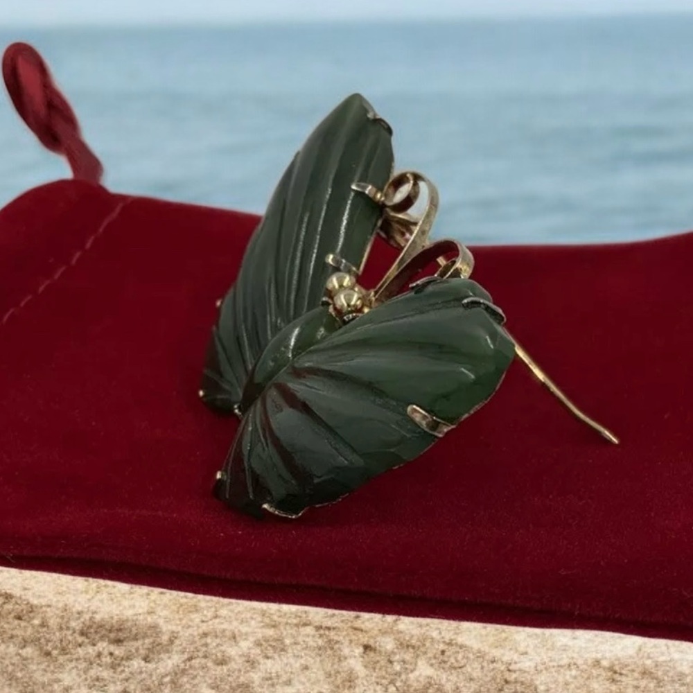 Carved Nephrite Butterfly Brooch Pin, Gold Vermeil Over Sterling, Makers Mark - Picture 4 of 8